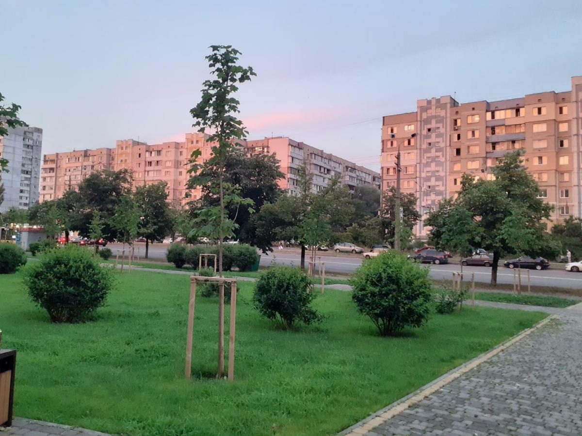 Двухкомнатная В Центре Троещины Kiew Exterior foto